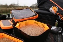 Guru BAIT STRAINER - 2 Opties -Visserij Benodigdheden Winkel Guru Bait Strainer Pellet Vergiet 2 min