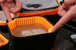 Guru BAIT STRAINER - 2 Opties -Visserij Benodigdheden Winkel Guru Bait Strainer Pellet Vergiet 3 min