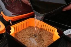 Guru BAIT STRAINER - 2 Opties -Visserij Benodigdheden Winkel Guru Bait Strainer Pellet Vergiet 5 min