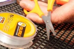 Guru SERRATED SCISSORS -Visserij Benodigdheden Winkel Guru Rig Scissors Schaar GRS 4 min