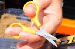 Guru SERRATED SCISSORS -Visserij Benodigdheden Winkel Guru Rig Scissors Schaar GRS 5 min