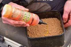 DYNAMITE BAITS SWIM STIM STICKY PELLET SYRUP 300ml -Visserij Benodigdheden Winkel dynamite baits F1 Sweet Swim Stim Sticky Pellet Syrup a min