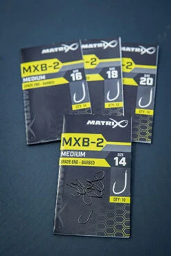 Matrix MXB-2 MEDIUM SPADE END BARBED - 4 Opties -Visserij Benodigdheden Winkel mxb2 in use 3